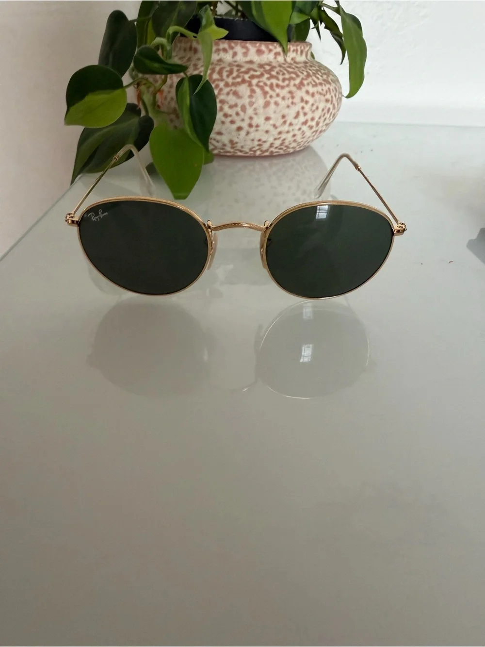 Ray-Ban Gold Frame with Dark Green Lenses Round Sunglasses